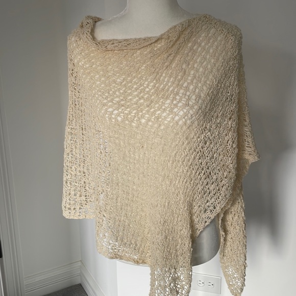Sheer woven poncho - Picture 1 of 3